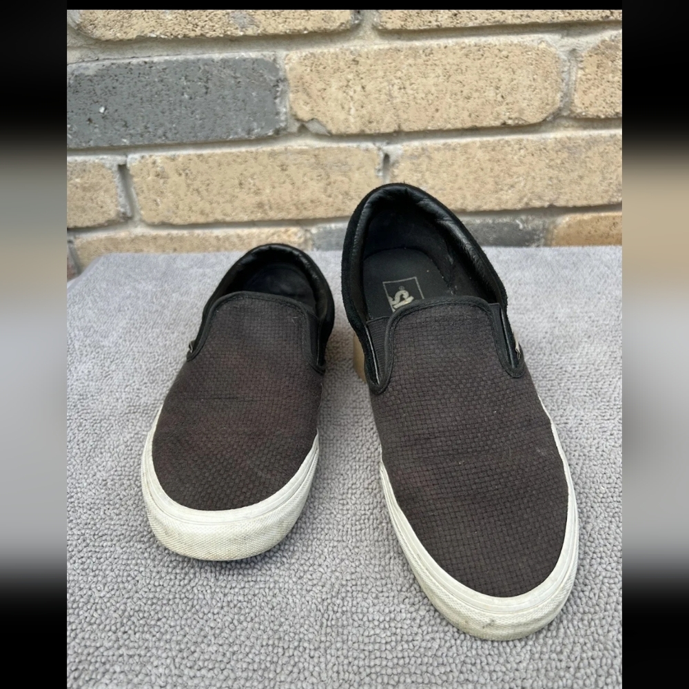 Vans mens size 9 shoe used black leather and weave custom and origional